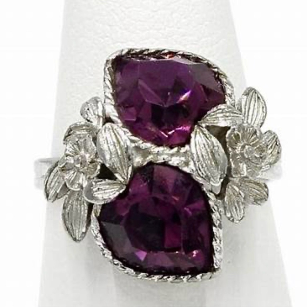 VINTAGE Sarah Coventry Silver Ring with Deep Purple Heart Gemstones